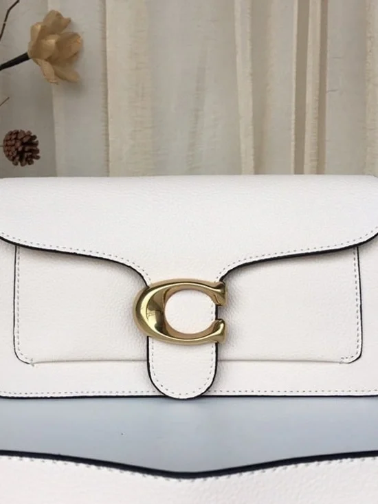 Coach White Leather Shoulder Bag with Gold C Hardware🍈🍈 - Picture 2 of 6